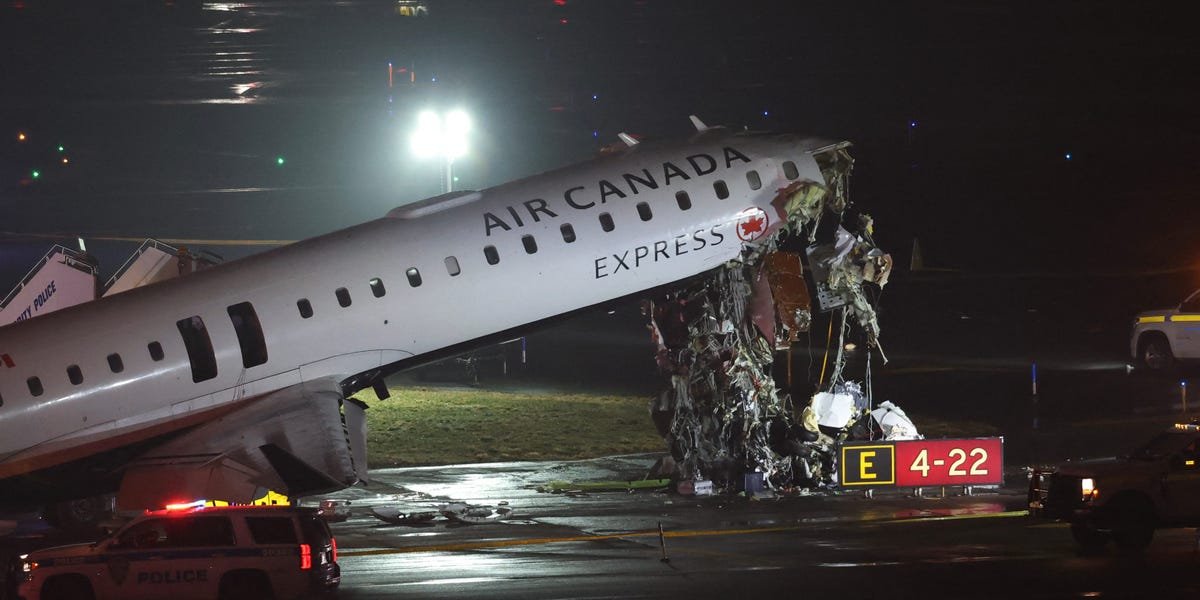 LaGuardia-Airport-has-reopened-after-an-Air-Canada-plane-collided.jpeg