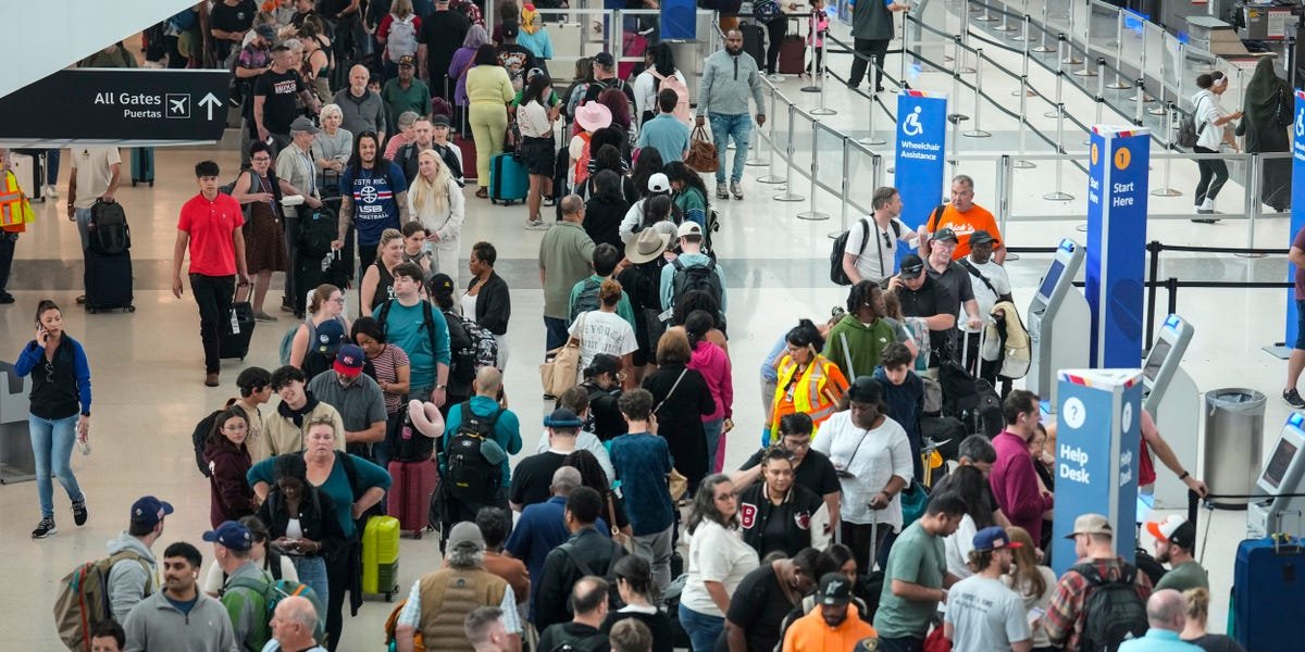 Tips-to-catch-your-flight-as-TSA-lines-stretched-hours.jpeg