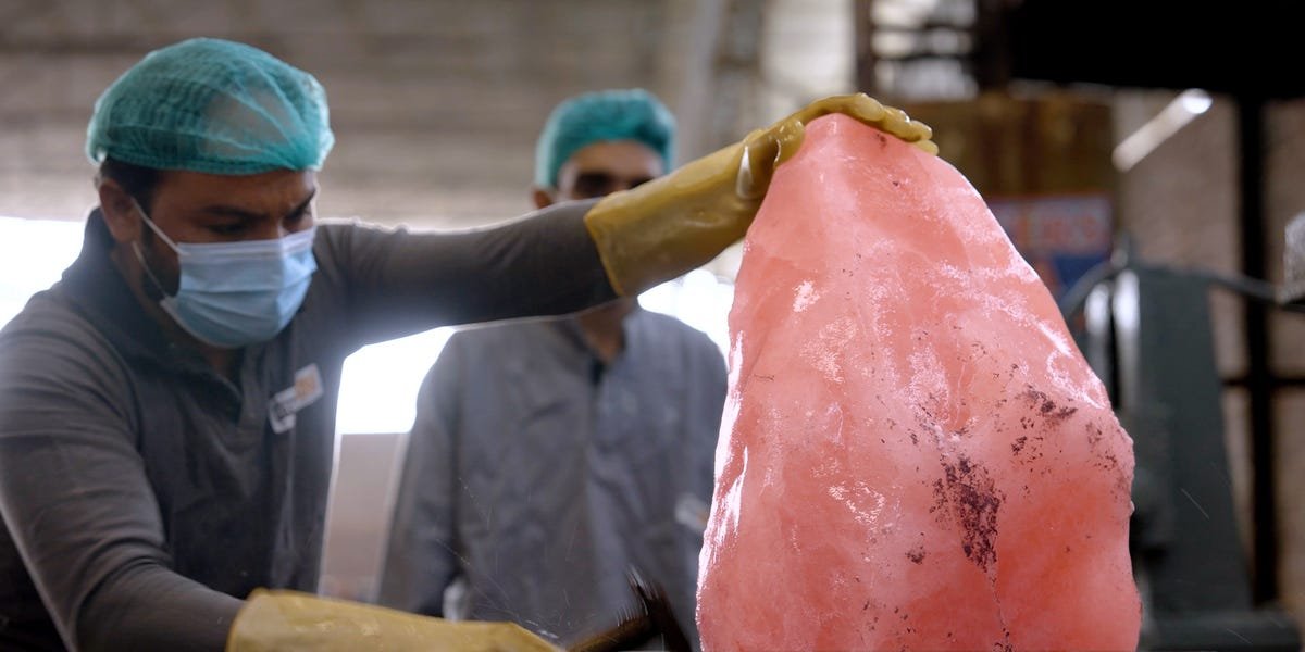 Inside-Pakistans-dangerous-Himalayan-pink-salt-mines.jpeg
