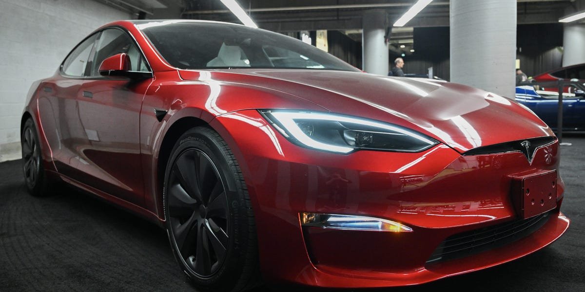 Tesla-is-selling-250-invite-only-Model-S-Signatures-for-160000.jpeg
