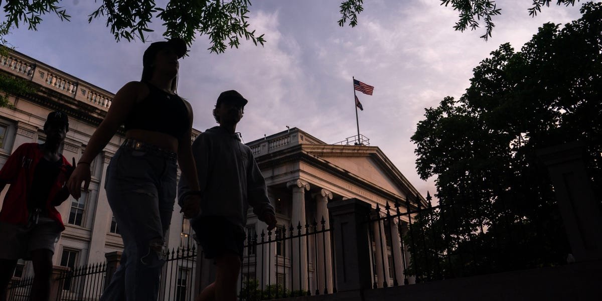 Trumps-Treasury-is-taking-over-millions-of-student-loan-accounts-Obama.jpeg