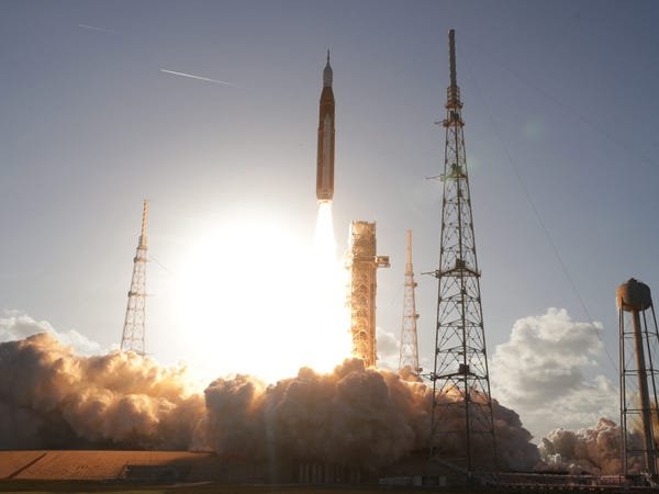Watch-Artemis-II-launch-thats-sending-astronauts-back-to-the.jpeg