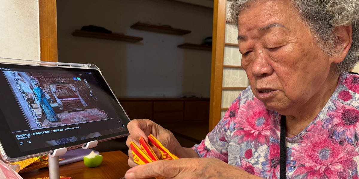 We-gave-my-grandma-an-iPhone-when-she-was-80.jpeg